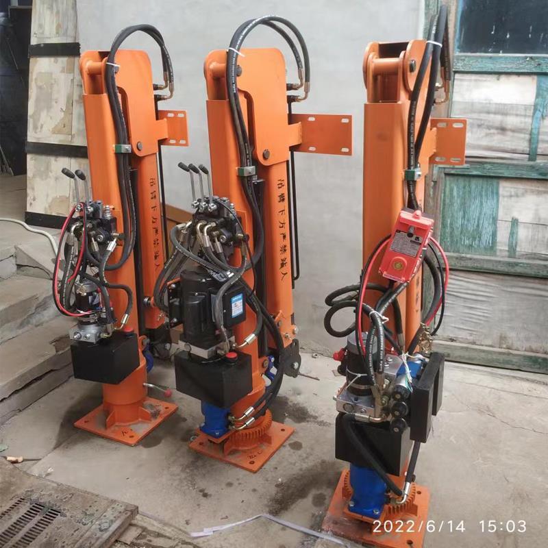 乌恰县重汽蓝牌随车吊 3.2吨 国六动力强 液压驱动 农用自卸起重机